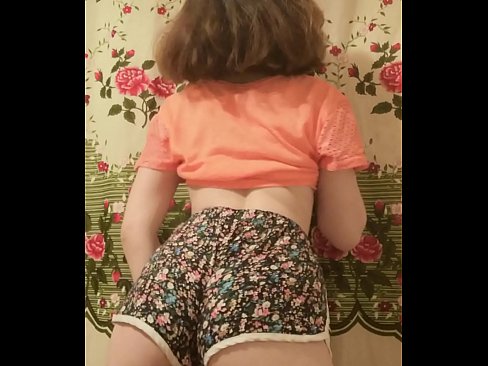 ❤️ Una ghjovana sexy si spoglia i pantaloncini davanti à a camera ️❌ Video porno à porn co.makesexnotwar.ru