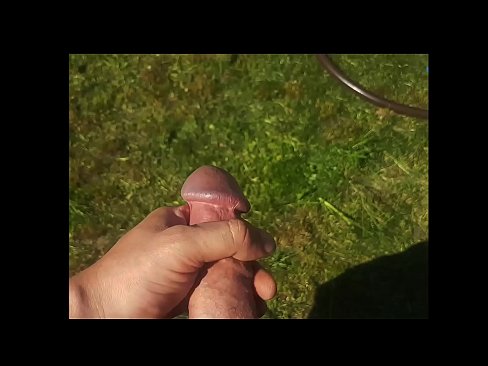 ❤️ Hottie si fa scopare a figa rosa è cums cun un squirt in un giardinu d'estate ️❌ Video porno à porn co.makesexnotwar.ru