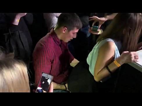 ❤️ Sessu reale in una discoteca russa. Una ragazza russa di 18 anni in l'anu è a vagina scopata in una discoteca ️❌ Video porno à porn co.makesexnotwar.ru
