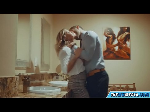 ❤️ Quandu una bionda tettona ti seduce in un bagnu publicu ️❌ Video porno à porn co.makesexnotwar.ru